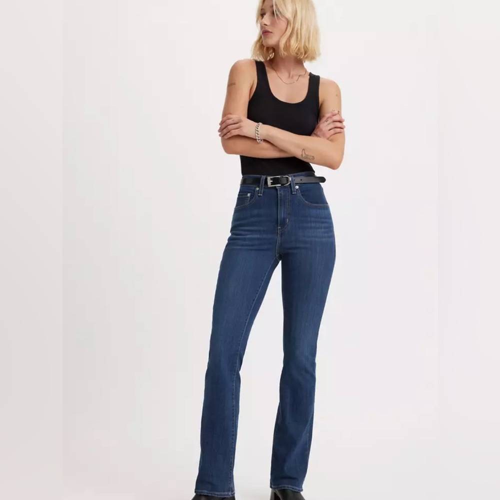 Levi’s Women’s Dark Wash 725 High-Rise Bootcut Jeans | 26” excellent condition